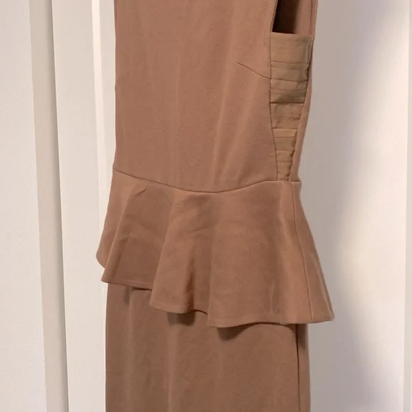 [Alice + Olivia] Employed Brown Sleeveless Peplum Pencil Midi Dress Women’s Sz 6 - Picture 10 of 10